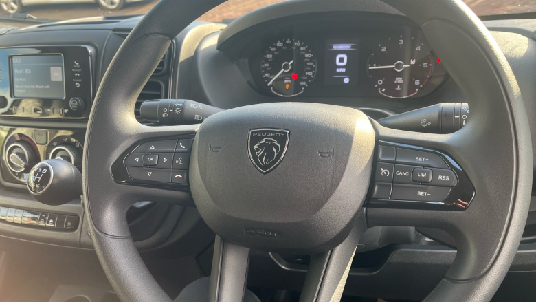 Peugeot Boxer 3500 L2 Diesel 2.2 BlueHDi 140 H1 Van Professional